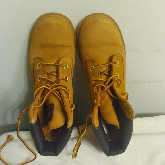 KIDS Tan Lace-Up Timberland Boots Size 11, Measures 6 Inches Inside - Picture 16 of 16